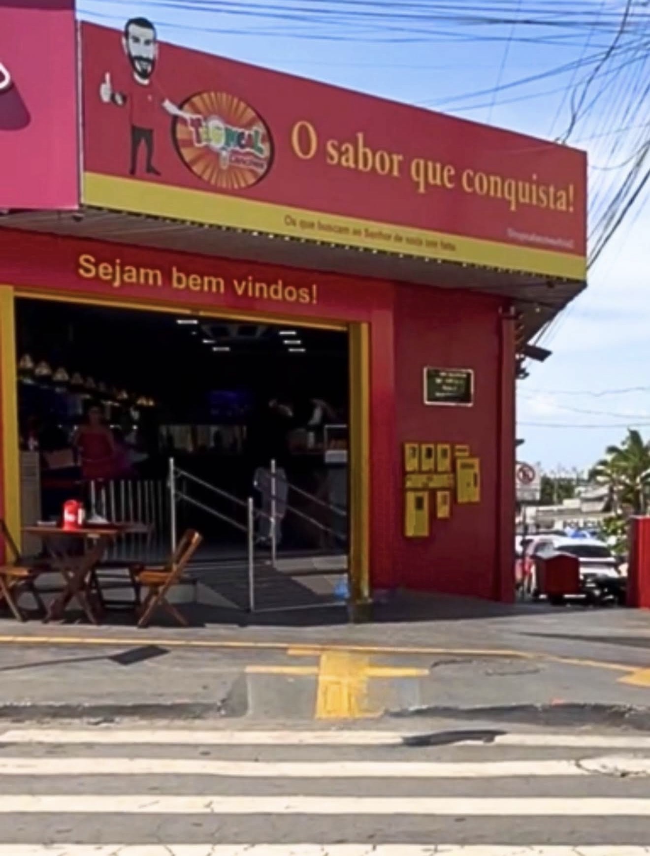 Fachada da loja Tropical Lanches Garavelo I